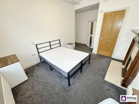 1 bedroom in a house share to rent - Photo 2