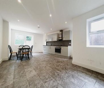 8 bedroom end of terrace house to rent - Photo 6