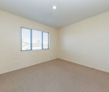 4-BEDROOM IN EAST TAMAKI - Photo 4