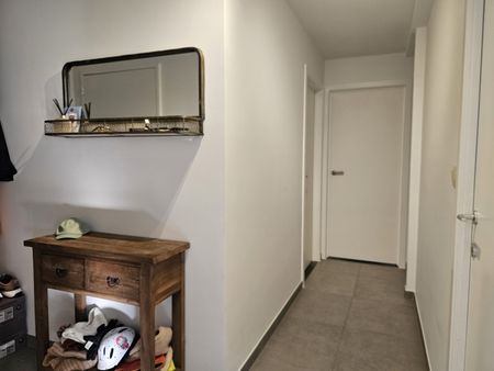 Gerenoveerd appartement met 2 slaapkamers - Photo 3