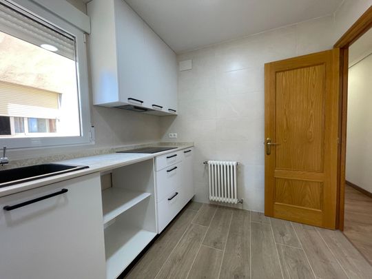 Your New Temporary Home in the Heart of Requena - Photo 1