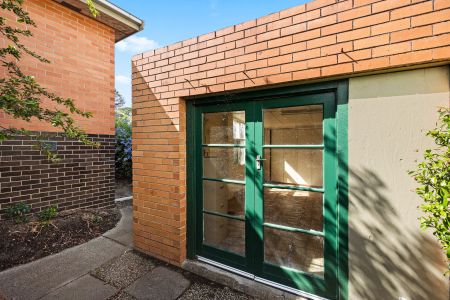 Prime Location - Photo 3