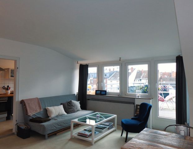 Über den Dächern von Pempelfort - Modernisierte Dachgeschosswohnung mit großer Terrasse! - Foto 1