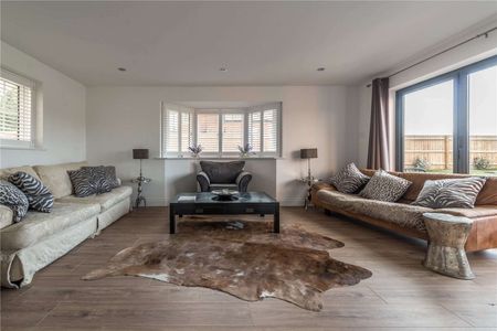 All inclusive short let. A modern cottage with rural views near charming pub, for short lets between one and four weeks - Photo 2