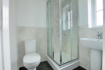 3 bedroom semi-detached house to rent - Photo 3