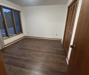 719 Keates Avenue #Main - Photo 4