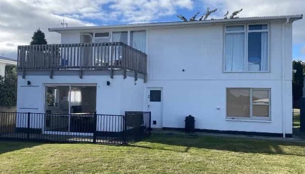 Three Bedroom Family Home - Photo 1