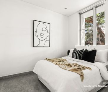 Stylish contemporary terrace in a wide tree-lined cul-de-sac - Photo 5