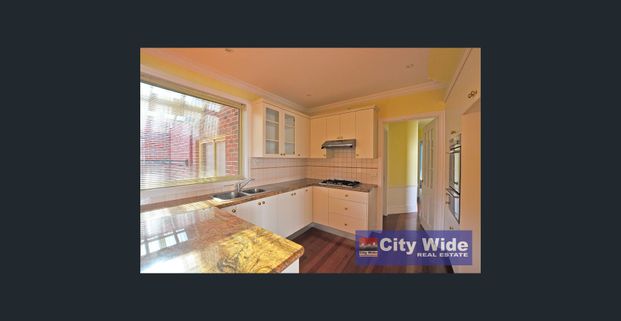 4 Bedroom Townhouse, 2 bathrooms, air conditioning, Double Garage- CITY WIDE REAL ESTATE - Photo 1