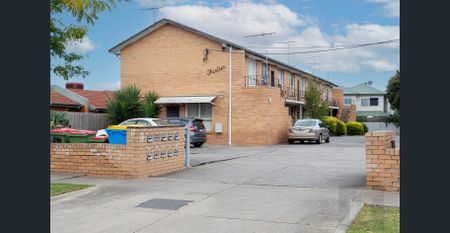 Central Living - Photo 4