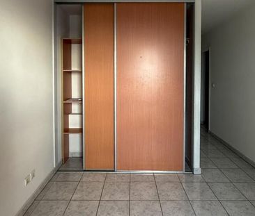 Location Appartement 5 pièces 108m² ST DENIS 97400 - Photo 2