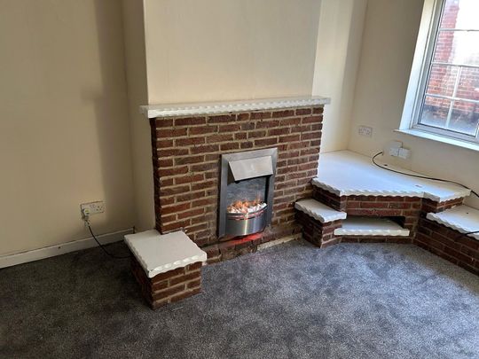 2 bed terraced house to rent in Chapel Street, Lazenby, TS6 - Photo 1