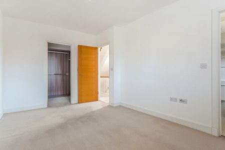 3 bedroom detached house to rent - Photo 4