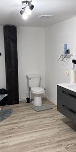 Magnifique Jumelé / très grand loyer 8 et demi (RDC + SS) - Photo 3