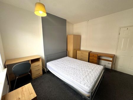 3 bedroom terraced house to rent - Photo 4