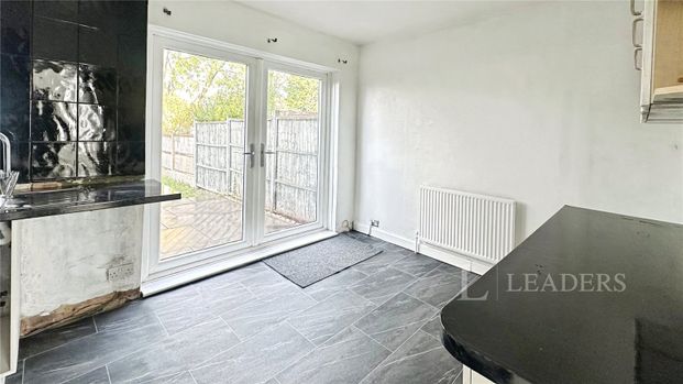 2 bedroom house to rent Third Avenue, Luton, Bedfordshire, LU3 - Photo 1