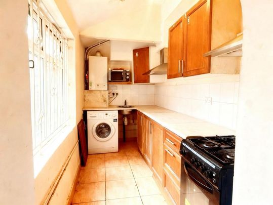 1 bedroom in a house share to rent - Photo 1