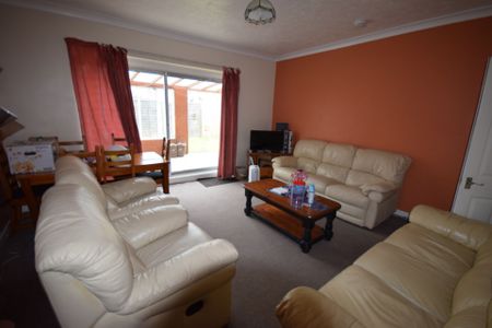 6 Bedroom House To Rent in Ensbury Park - £2,640 pcm Tenancy Info - Photo 3