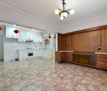Charming & Classic 2-Bedroom Home with Large Backyard - Photo 3