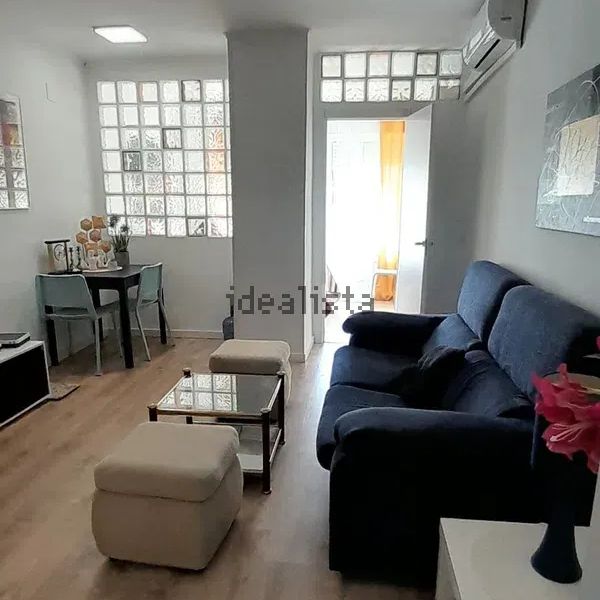 Alquiler de piso en Calle Campillos - Photo 1