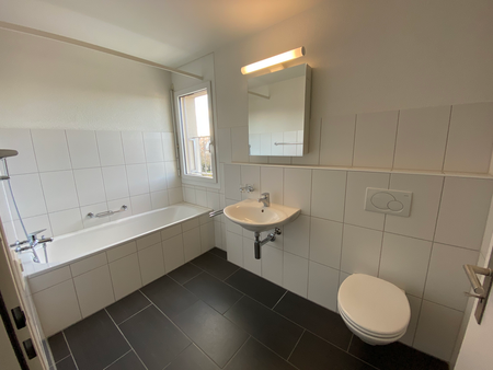SCHÖNE 3.5-ZIMMERWOHNUNG AN ZENTRALER LAGE IN MÖHLIN - Foto 3