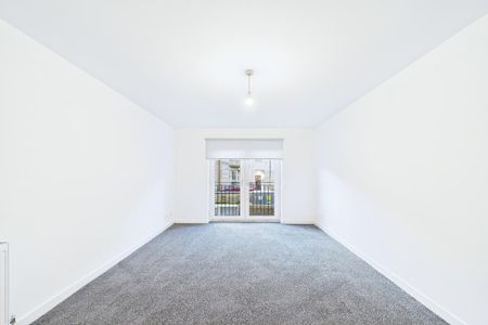 2 bedroom ground floor flat to rent - Photo 3