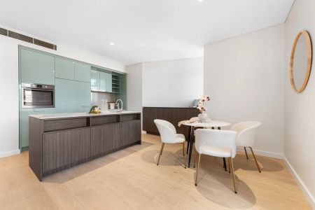 Sunlit North-Facing Apartment in Prime Location - Photo 3