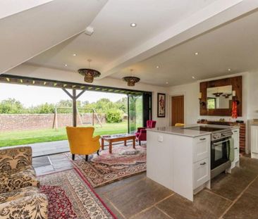 5 bedroom detached house to rent - Photo 1