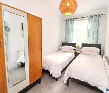 2 bedroom ground floor flat to rent - Photo 2