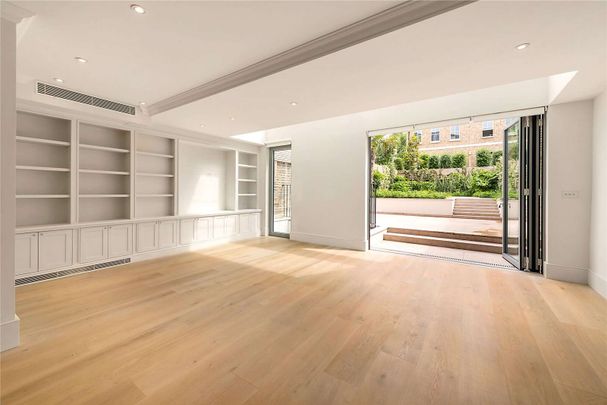 Exceptional Six-Bedroom Family Residence - Photo 1