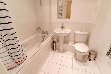 2 bedroom apartment to rent - Photo 5