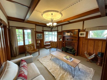 FAMILY LIVING CLOSE TO THE HOSPITAL - Photo 2