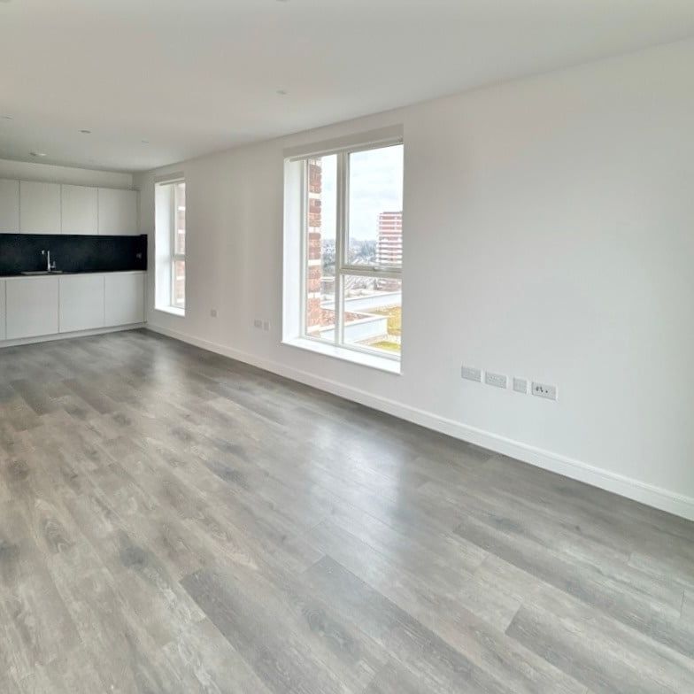 2 Bed Flat, Kingsland Court, W3 - Photo 1