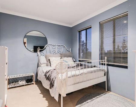 Port Kennedy - Photo 3