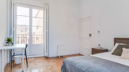 Room in a shared 5-bedroom apartment for rent in Sol - Foto 3