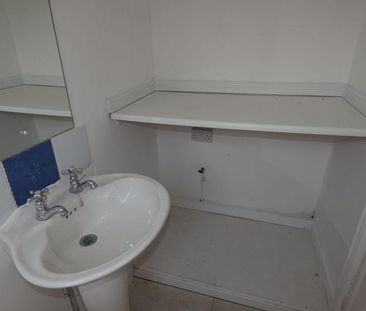 2 bedroom property to rent - Photo 4