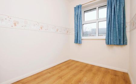Offered to the market unfurnished and available in June is this three bedroom semi-detached home on Hawkins Crescent! - Photo 2