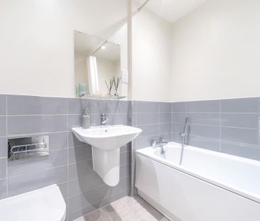 3 bedroom semi-detached house to rent - Photo 6