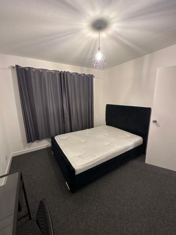 4 bedroom terraced house to rent - Photo 4