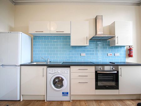 Apt 10, Fairbairn Residence - Photo 4