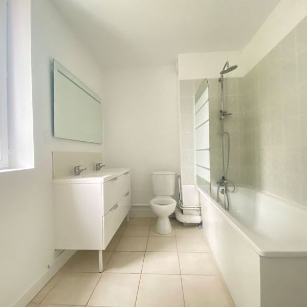 Location Maison 4 pièces 101m² ELBEUF 76500 - Photo 1