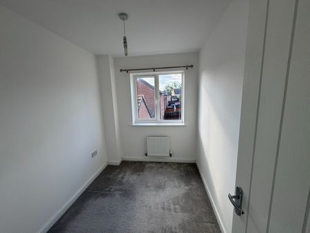 4 Bed Semi-Detached House, Merchant Avenue, NG8 - Photo 5