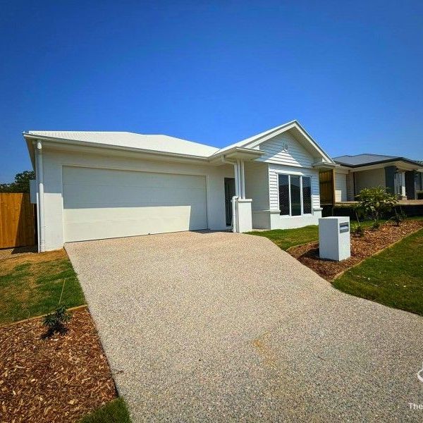 Brand New Family Home in Park Ridge! - Photo 1