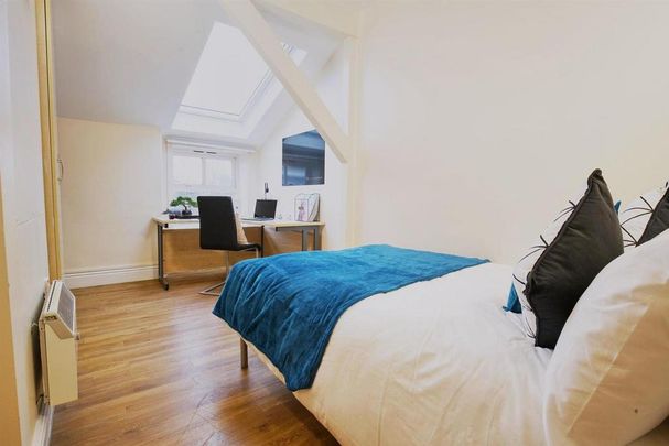 1 bedroom in a flat share to rent - Photo 1