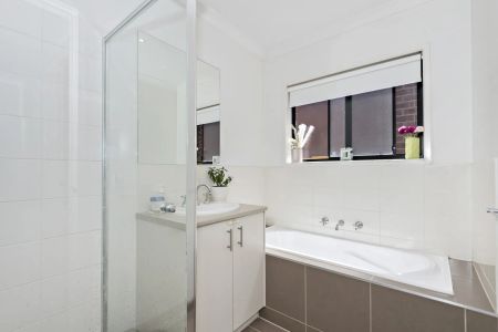 Modern Luxury Family Home - Photo 2