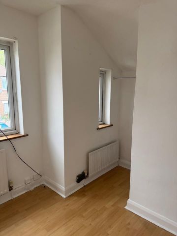 2 Bed Flat, Alexandra Close, HA2 - Photo 2