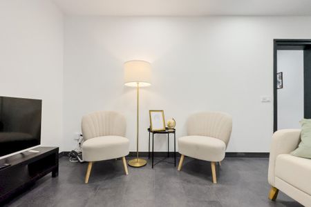 Quiet room with access to the massive terrace - Photo 3