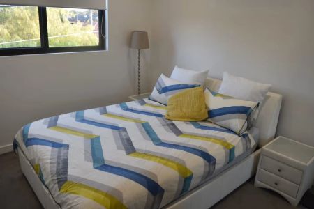 Contemporary Family Elegance - Photo 4