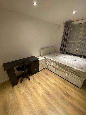 Room in a Shared Flat, Finch House, SE8 - Photo 1
