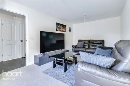 4 bedroom detached house to rent - Photo 2